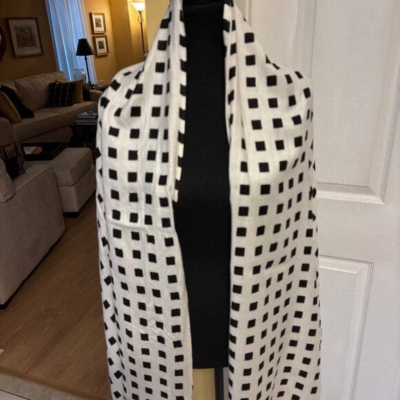 Shawl , Wrap or Scarf Lafayette - Picture 2 of 4